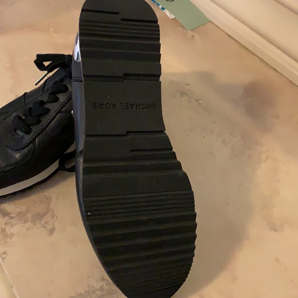 Michael Kors sneakers - Picture 3 of 4